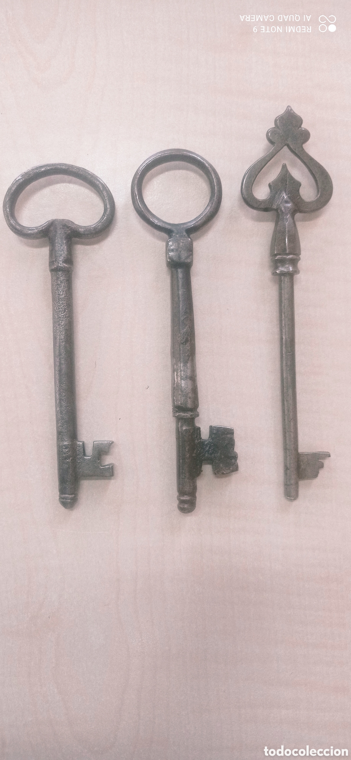 Antig&uuml;edades: Tres Llaves Eclesiasticas. - Foto 1