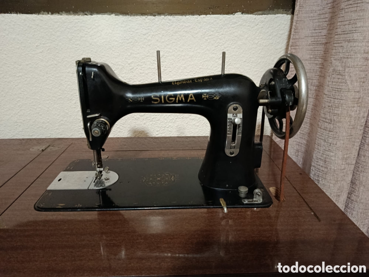 Antig&uuml;edades: Maquina de coser sigma,con mueble