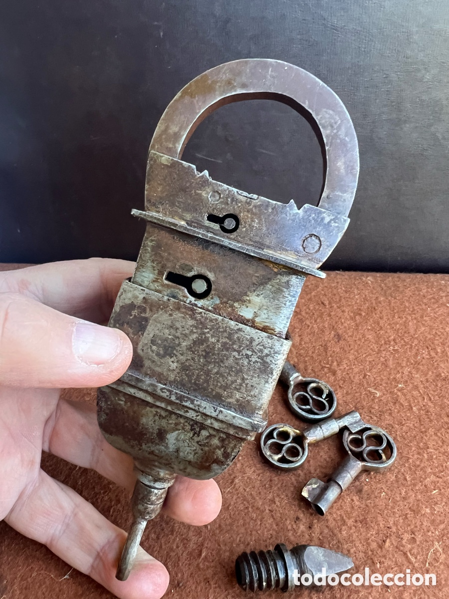 Antiquit&auml;ten: Candado antiguo con 4 llaves secretas para 4 cerraduras ocultas con llaves