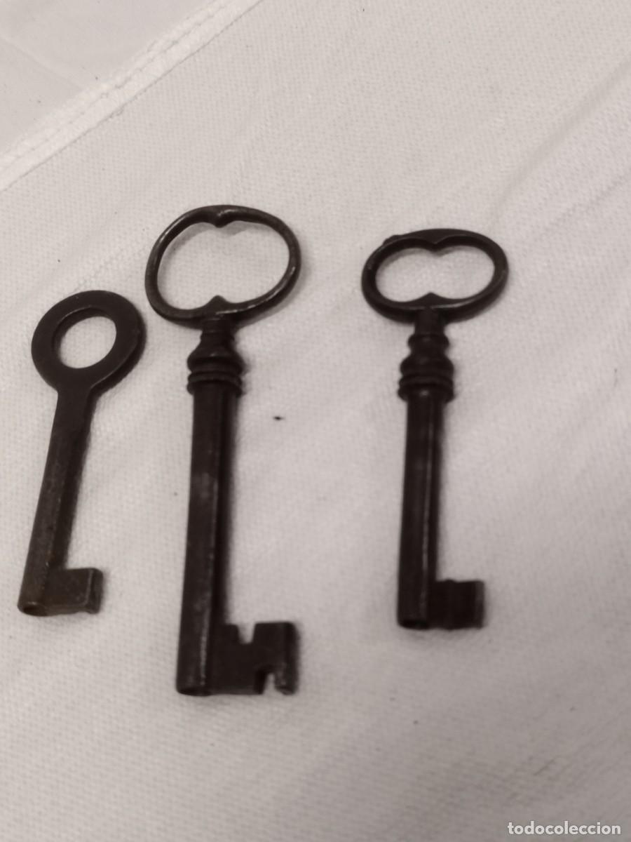 Antig&uuml;edades: Lote de 3 antiguas llaves a identificar. - Foto 2