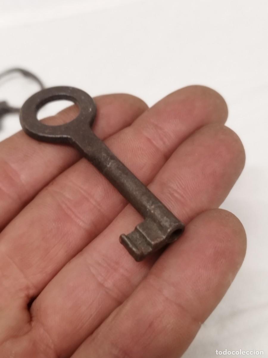 Antig&uuml;edades: Lote de 3 antiguas llaves a identificar. - Foto 4