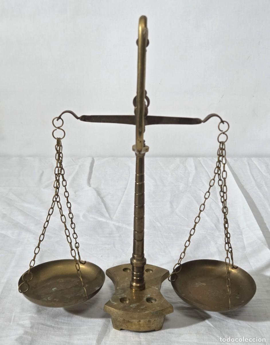 Antig&uuml;edades: Gran Balanza de lat&oacute;n, bien equilibrada - Foto 1