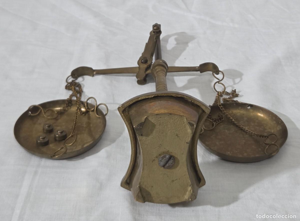 Antig&uuml;edades: Peque&ntilde;a Balanza de lat&oacute;n, con pesas - Foto 11