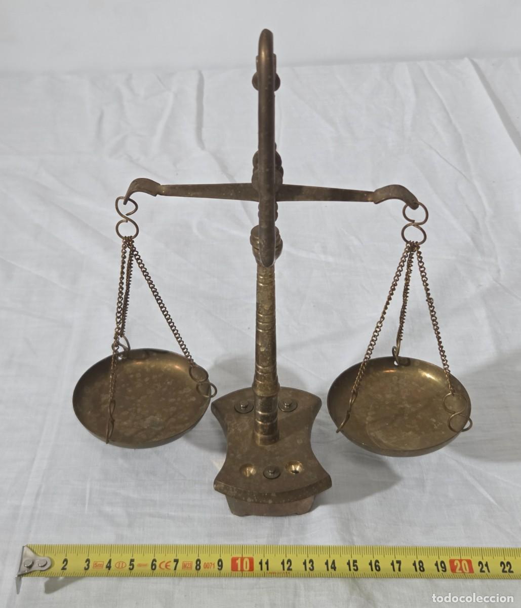 Antig&uuml;edades: Peque&ntilde;a Balanza de lat&oacute;n, con pesas - Foto 13