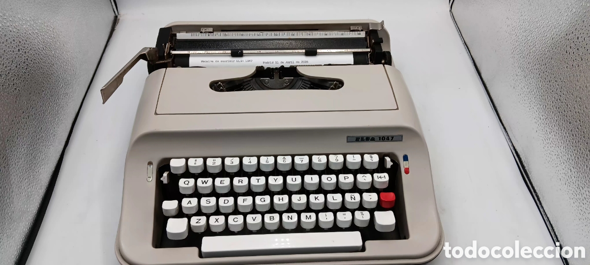 Antig&uuml;edades: M&aacute;quina de escribir ELSA - Foto 1