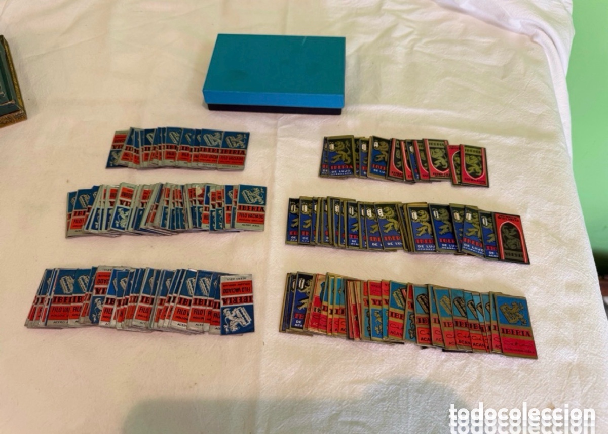 Antig&uuml;edades: Gran lote de 180 Hojas de afeitar ib&eacute;rica doradas y plateadas fabricadas por la empresa Bassat S.A.