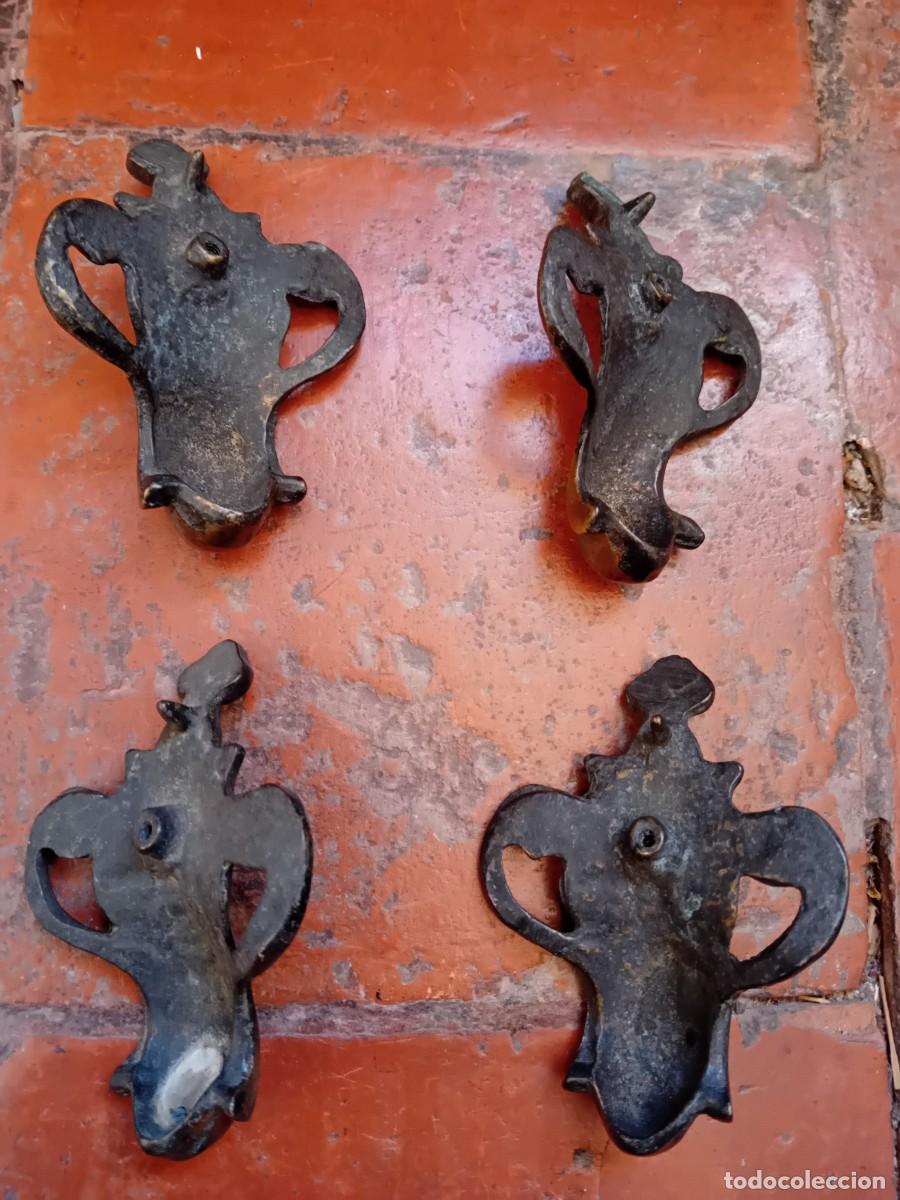 Antig&uuml;edades: 4 patas de bronce antiguas - Foto 2