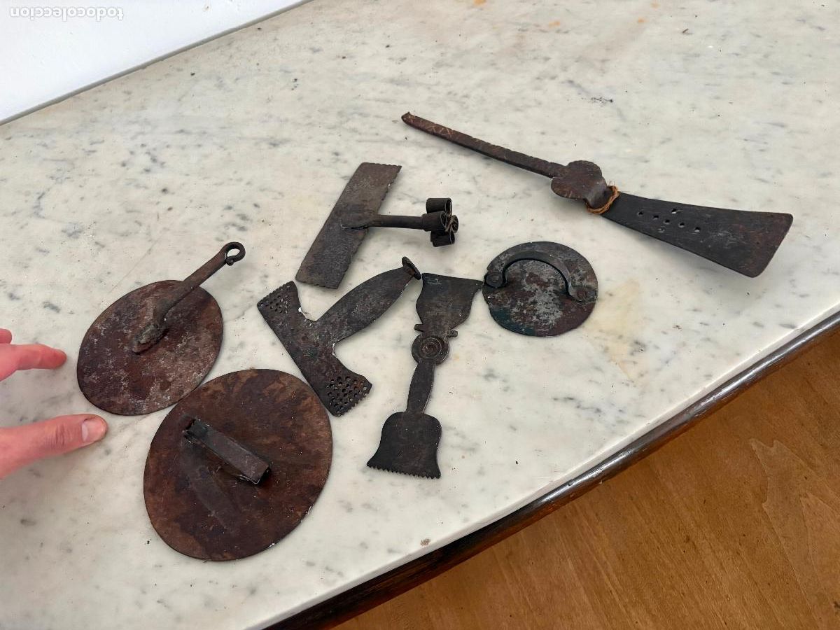 Antig&uuml;edades: paletas de hierro forjado de reposteria piezas similares en libro luis elvira sello