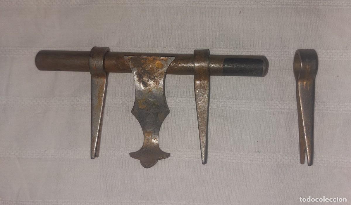 Antig&uuml;edades: Pasador para puertas - Foto 3