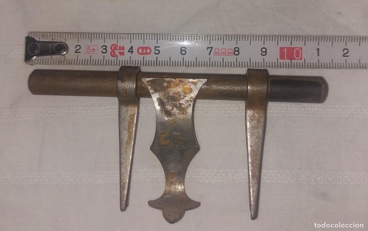 Antig&uuml;edades: Pasador para puertas - Foto 4