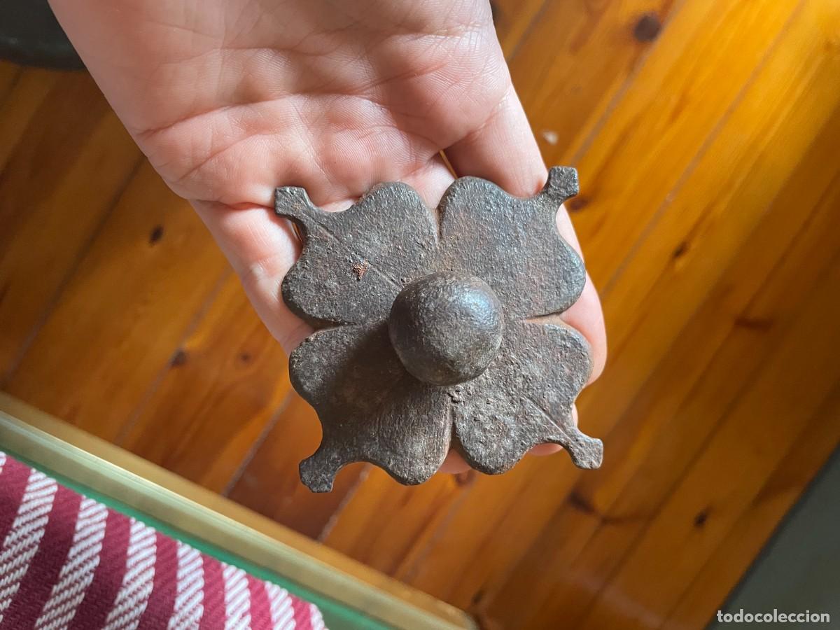 Antig&uuml;edades: Clavo de hierro de puerta - Foto 1