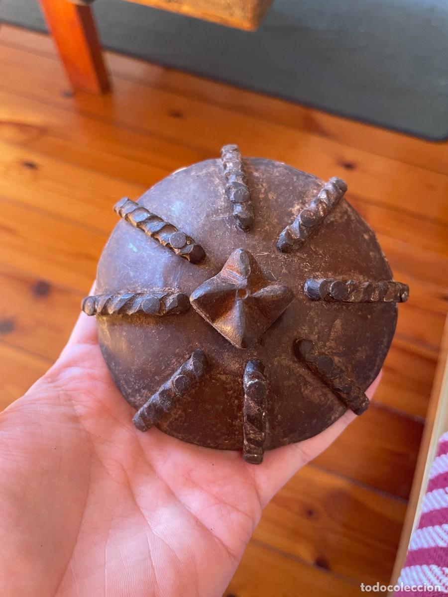 Antig&uuml;edades: Clavo de hierro de puerta - Foto 1