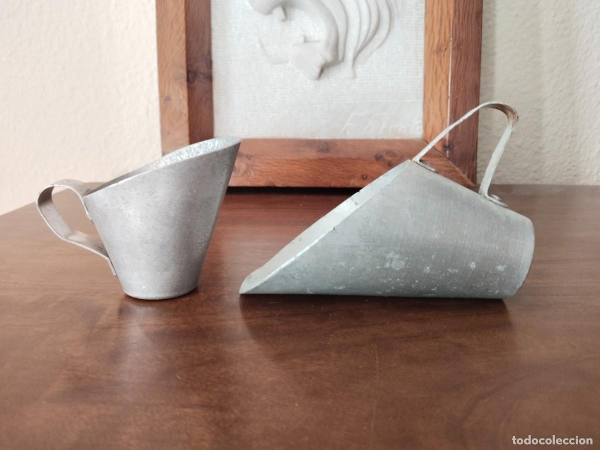 Antig&uuml;edades: Pareja de cacillos de medida. Antiguos. Portugal.