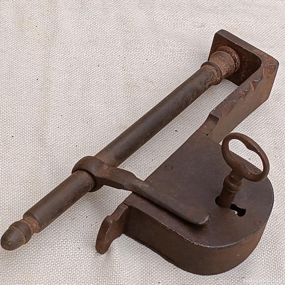 Antig&uuml;edades: CANDADO ANTIGUO DE BARRA / HORQUILLA EN HIERRO FORJADO - DOBLE CIERRE -