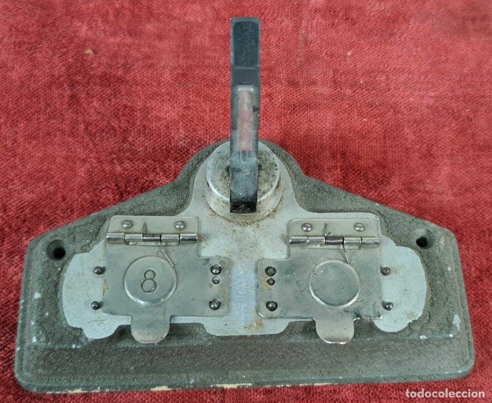 Antig&uuml;edades: CONJUNTO DE PROYECTOR, TRIPODE Y EDITOR. EUMIG P8. ESTUCHE ORIGINAL. CIRCA 1950. - Foto 6