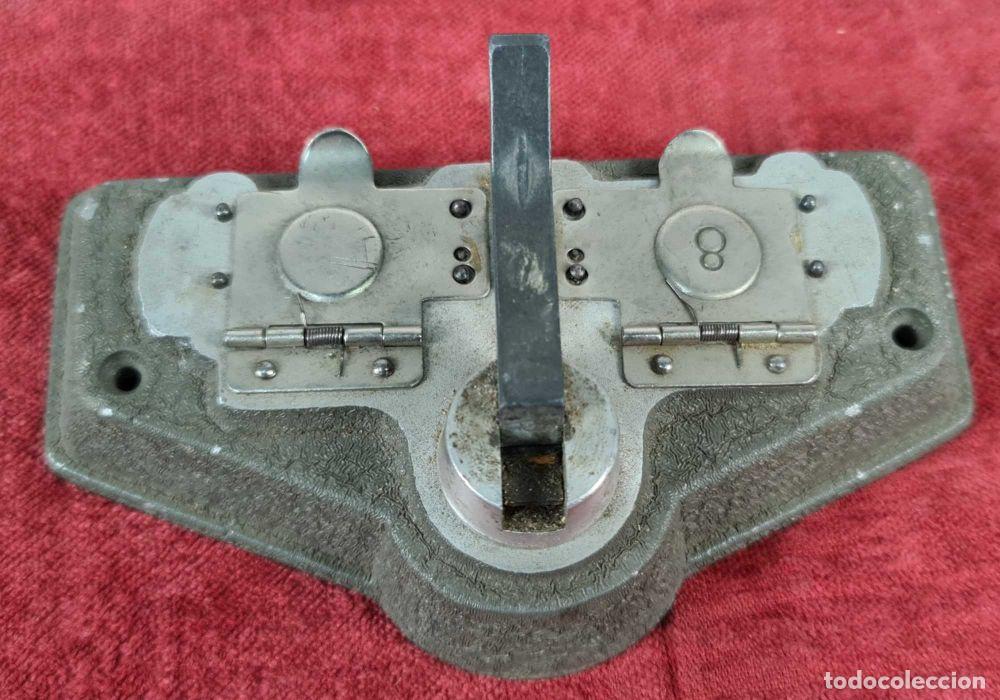 Antig&uuml;edades: CONJUNTO DE PROYECTOR, TRIPODE Y EDITOR. EUMIG P8. ESTUCHE ORIGINAL. CIRCA 1950. - Foto 7