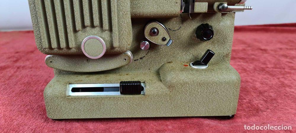 Antig&uuml;edades: CONJUNTO DE PROYECTOR, TRIPODE Y EDITOR. EUMIG P8. ESTUCHE ORIGINAL. CIRCA 1950. - Foto 8