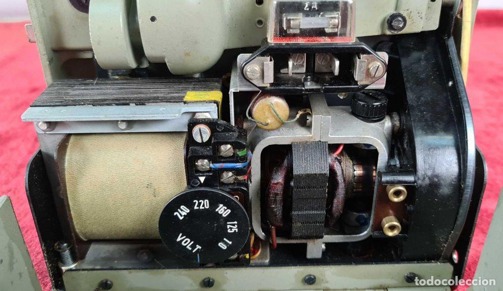Antig&uuml;edades: CONJUNTO DE PROYECTOR, TRIPODE Y EDITOR. EUMIG P8. ESTUCHE ORIGINAL. CIRCA 1950. - Foto 11