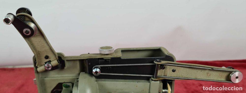 Antig&uuml;edades: CONJUNTO DE PROYECTOR, TRIPODE Y EDITOR. EUMIG P8. ESTUCHE ORIGINAL. CIRCA 1950. - Foto 12