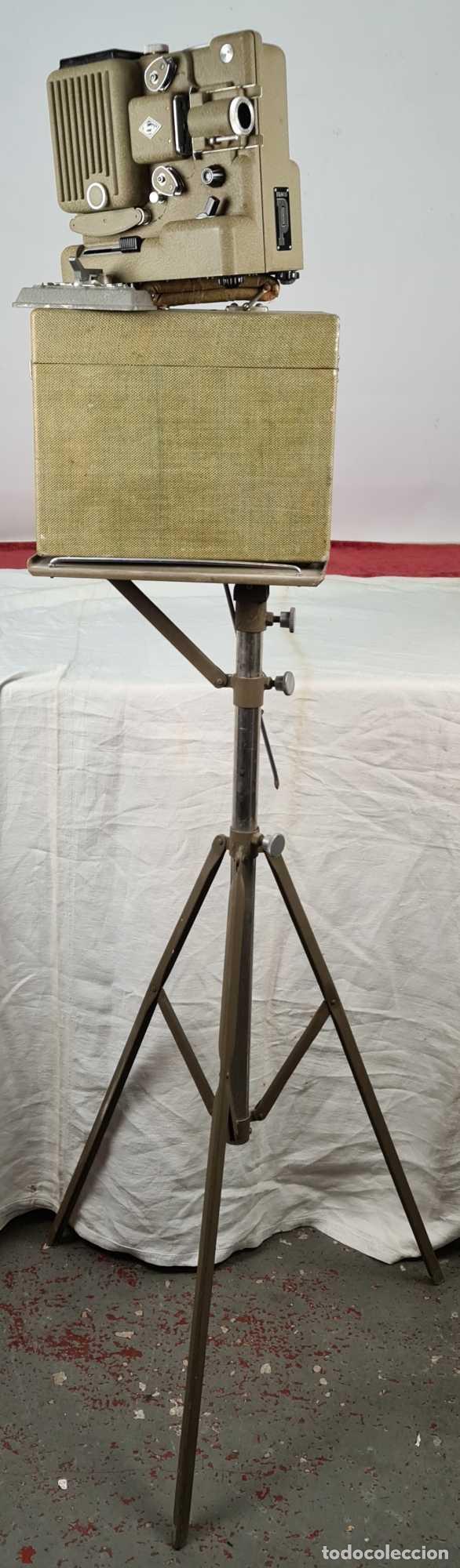 Antig&uuml;edades: CONJUNTO DE PROYECTOR, TRIPODE Y EDITOR. EUMIG P8. ESTUCHE ORIGINAL. CIRCA 1950. - Foto 1