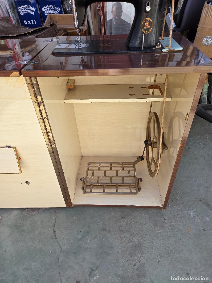 Antig&uuml;edades: maquina de coser Alfa - Foto 2