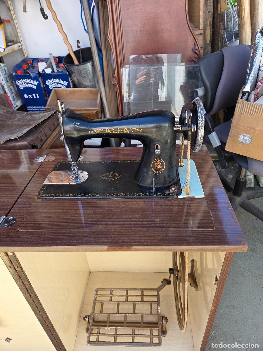 Antig&uuml;edades: maquina de coser Alfa - Foto 3