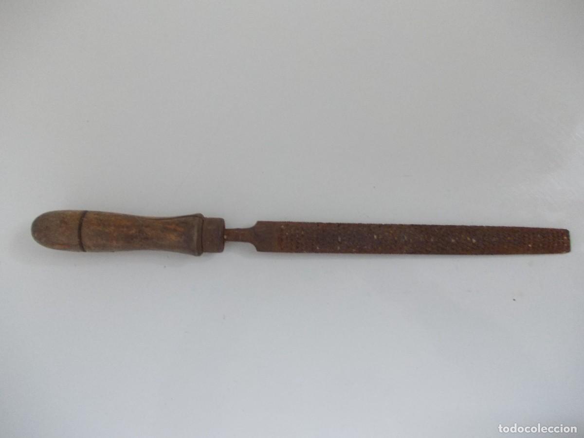 Antig&uuml;edades: Lima escofina antigua con mango de madera Herramienta vintage aut&eacute;ntica para taller carpinteria