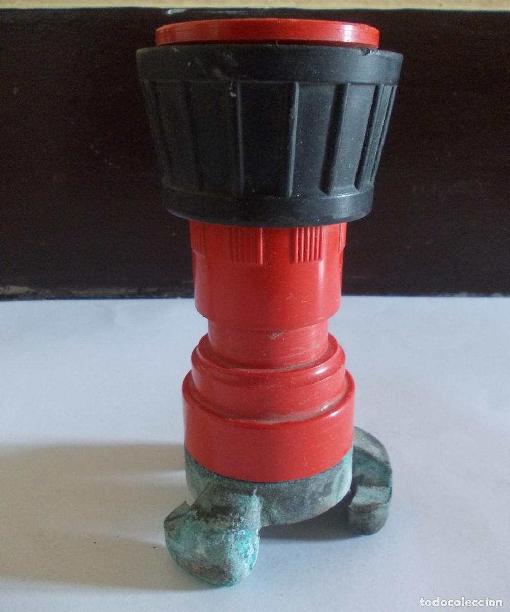 Antiquit&eacute;s: Boquilla manguera industrial acople met&aacute;lico rojo negro pieza vintage herramienta industrial antigua