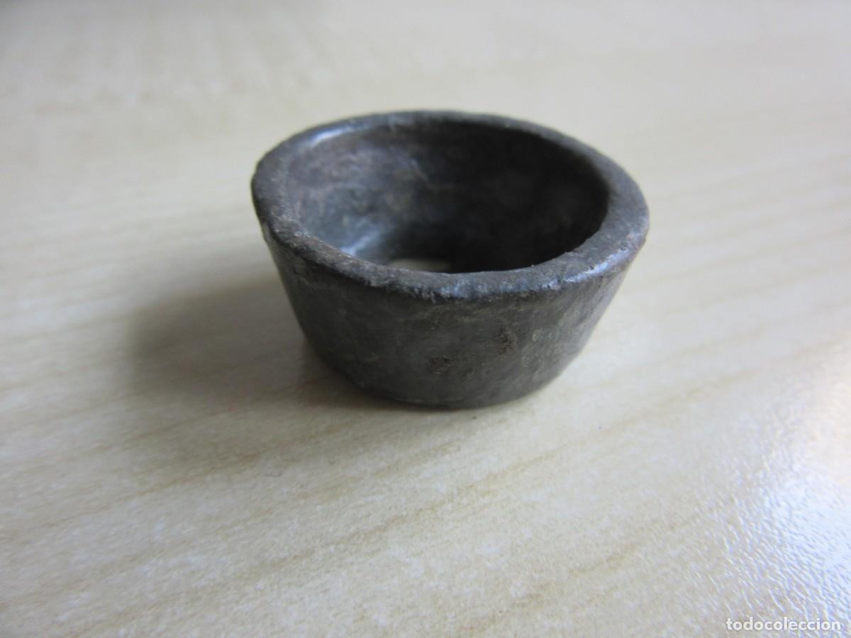 Antig&uuml;edades: Ponderal anidado grande Di&aacute;metro externo 2,9 cm Peso 26,7 gr Posible S XVIII