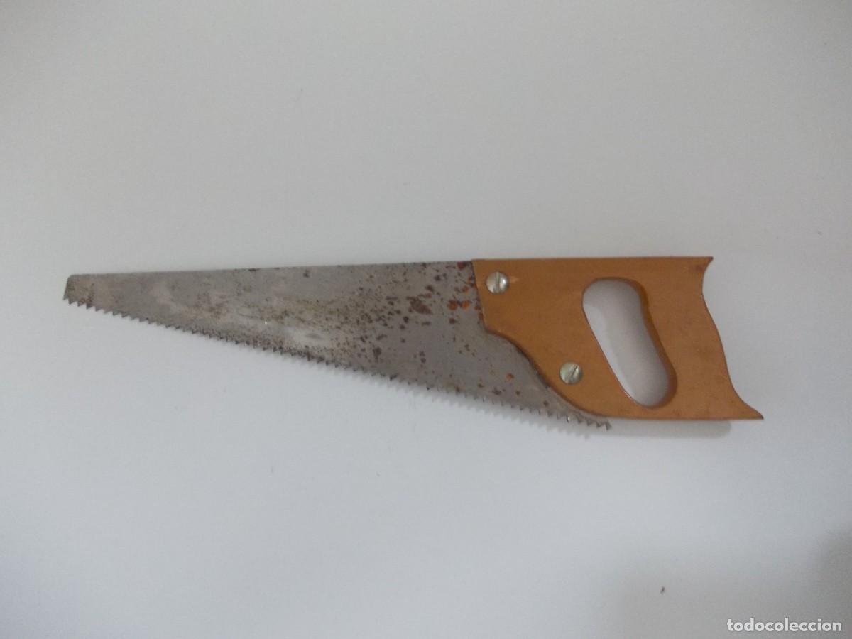 Antig&uuml;edades: Serrucho antiguo mango madera hoja acero herramienta carpintero vintage taller