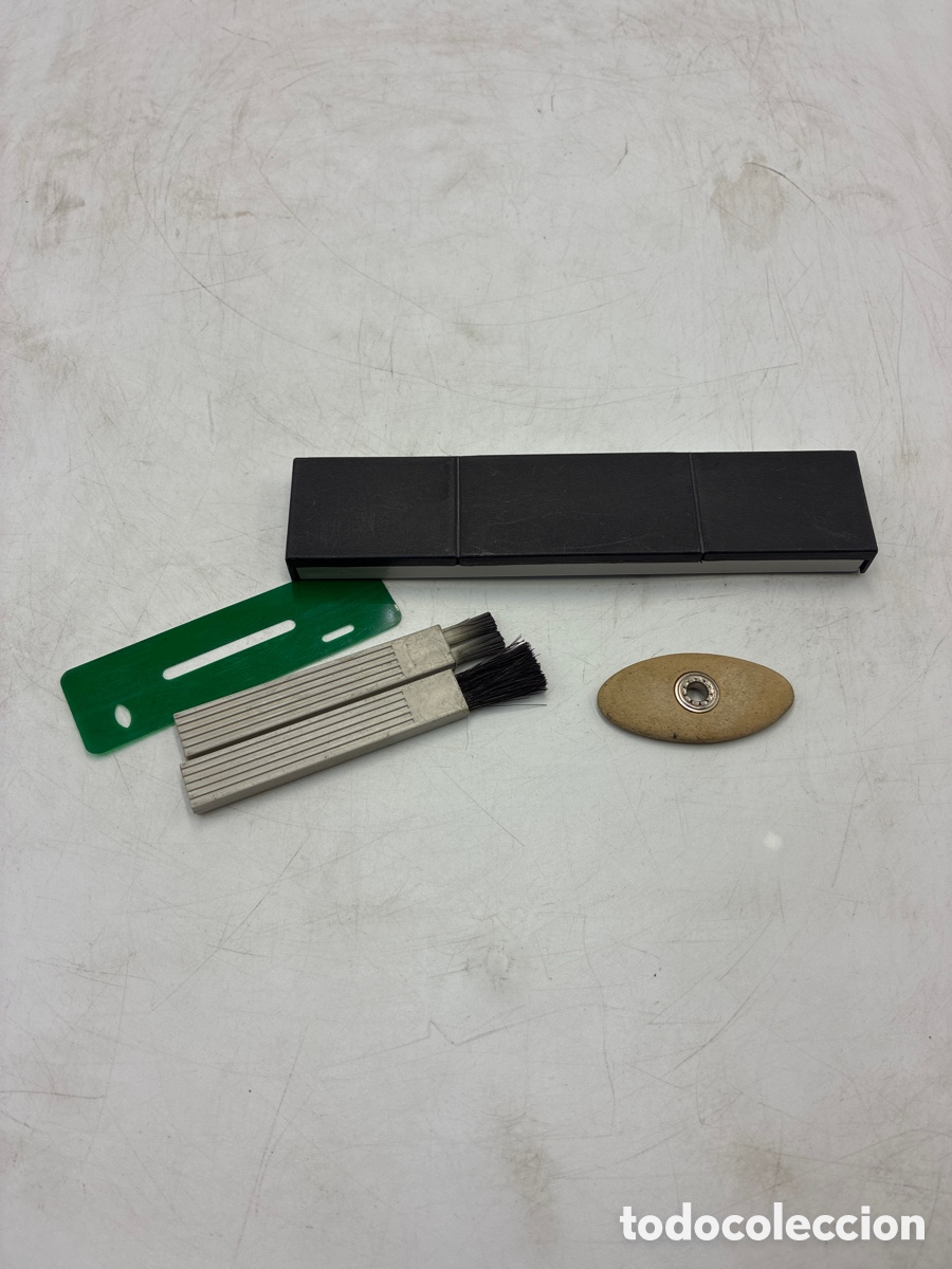 Antig&uuml;edades: Estuche kit de limpieza para m&aacute;quina de escribir Olivetti.