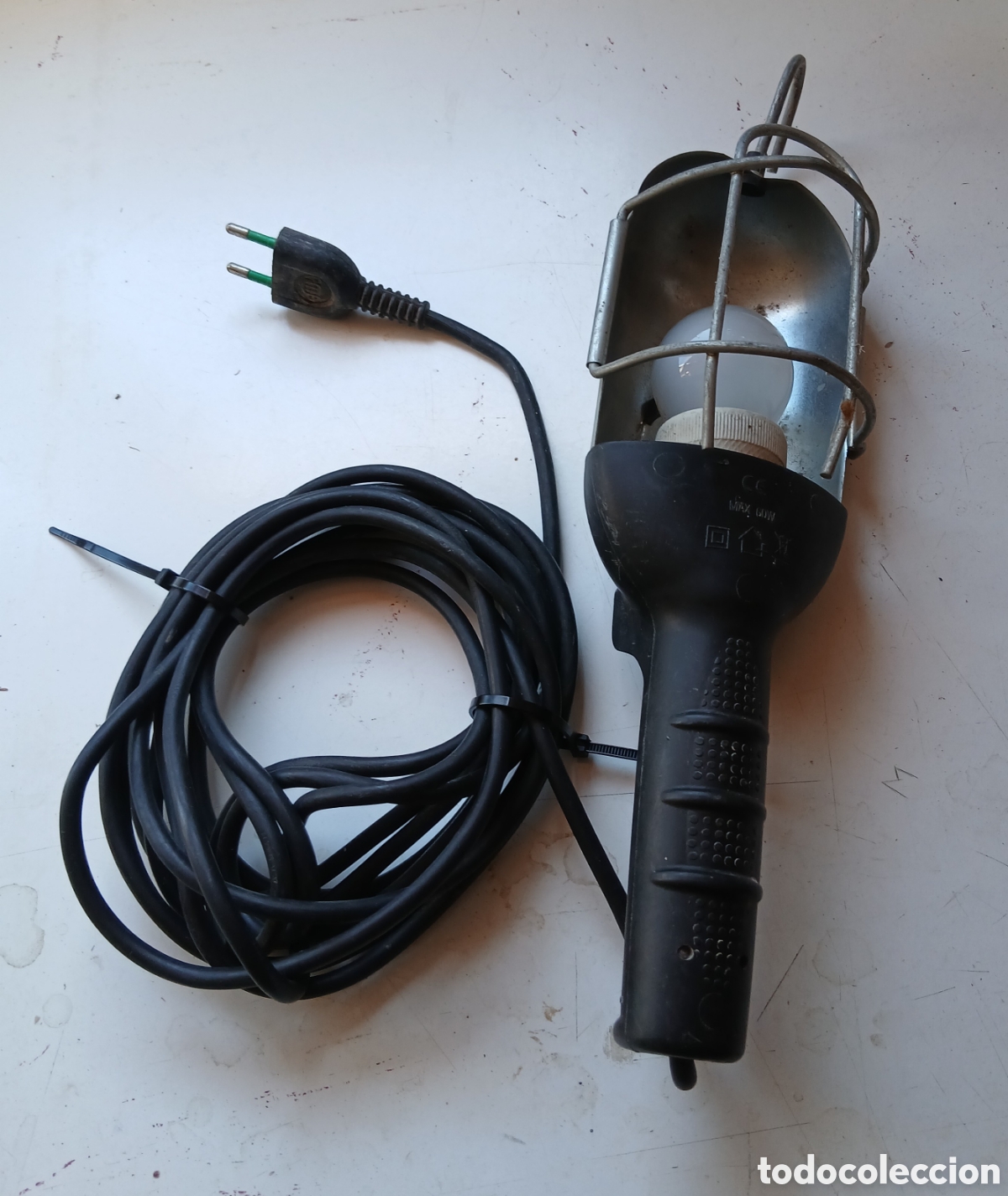 Antig&uuml;edades: L&aacute;mpara taller marca FME 6107/8 con cable de 5m.