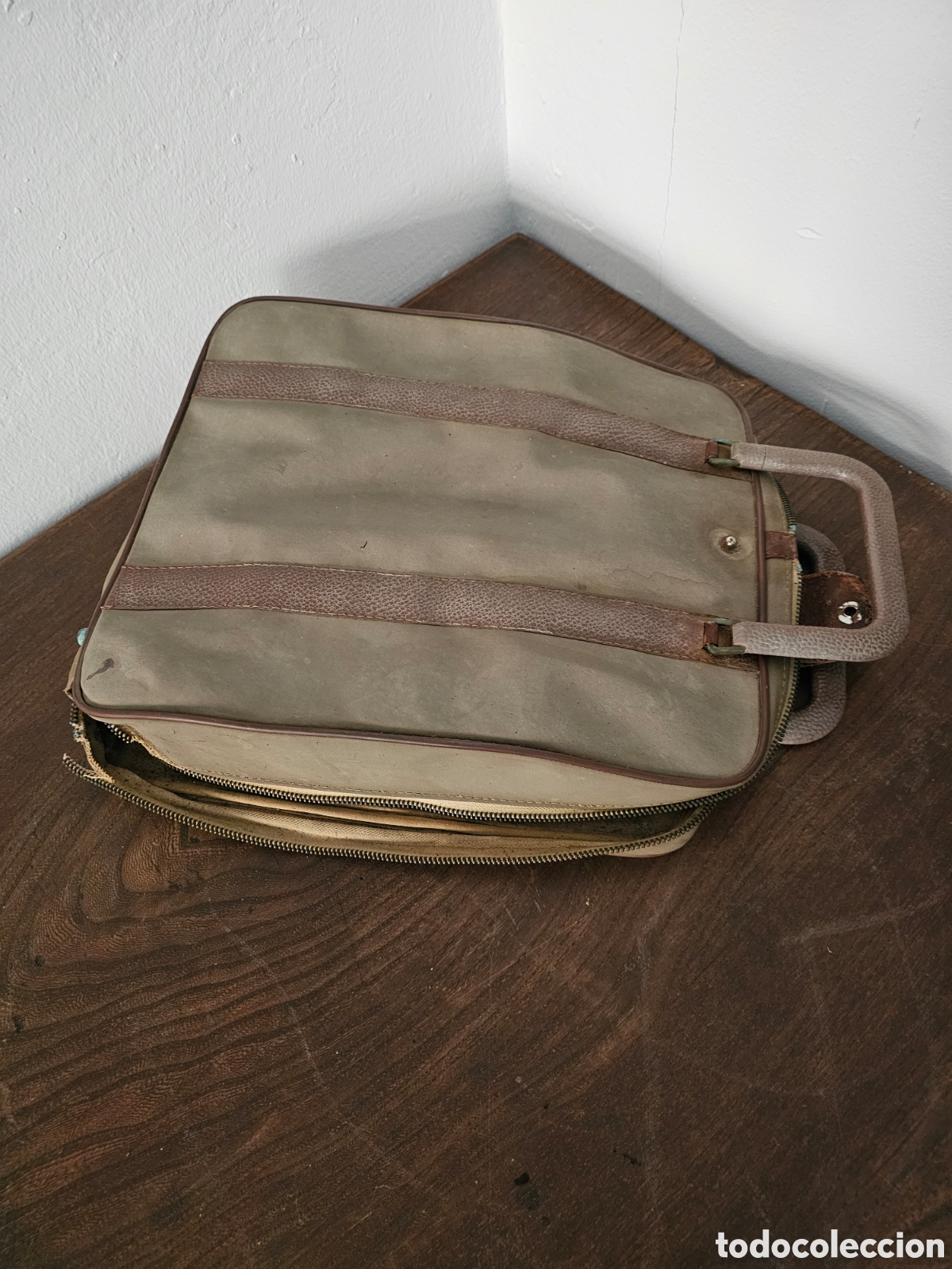 Antig&uuml;edades: Antigua maleta para m&aacute;quina de escribir, probablemente Olivetti