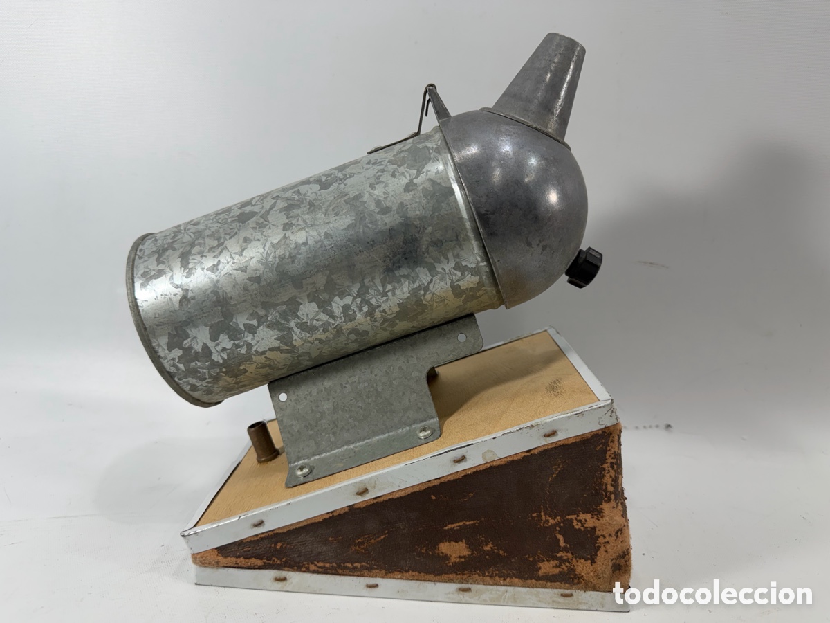 Antig&uuml;edades: Ahumador ap&iacute;cola antiguo con fuelle original