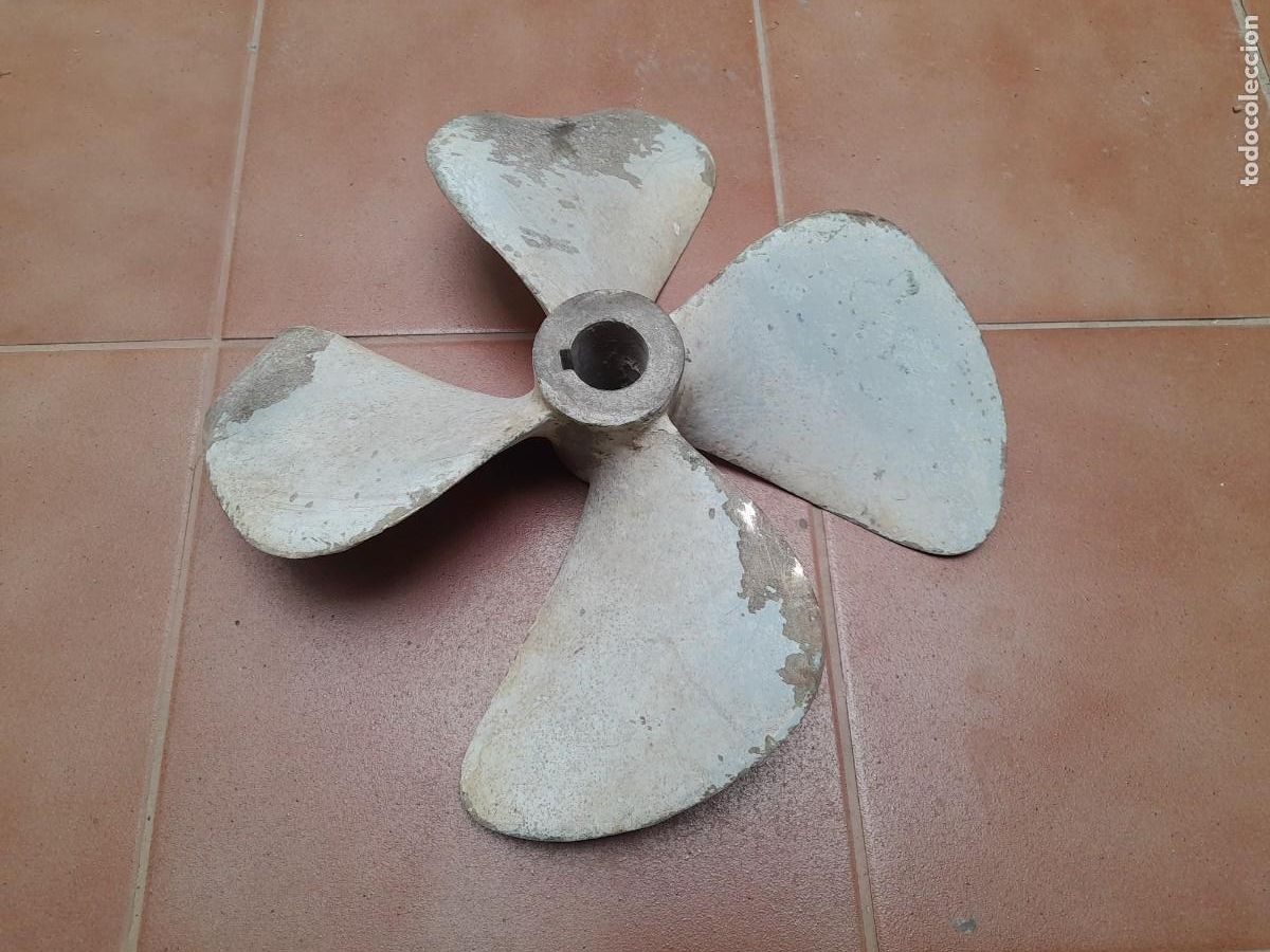 Antig&uuml;edades: antigua helice de laton, 40cm aprox de diametro, pesa 7kg aprox, restos de pintura