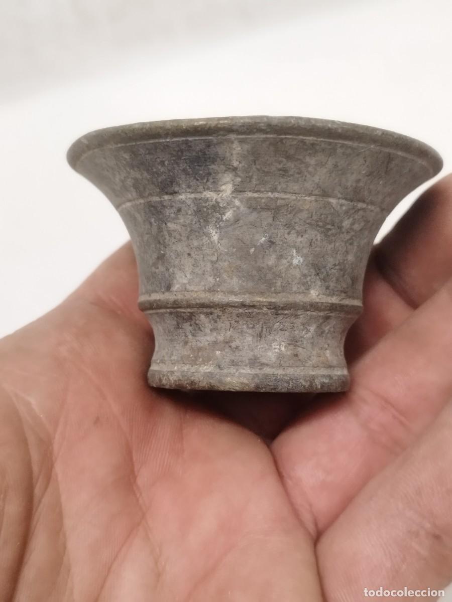 Antig&uuml;edades: Antiguo mortero o almirez en bronce o lat&oacute;n. - Foto 3