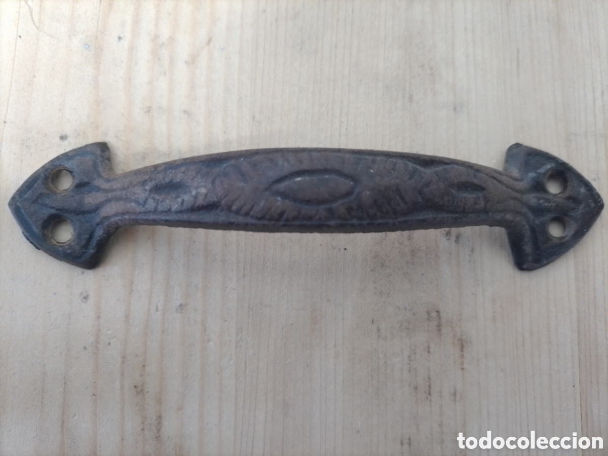 Antig&uuml;edades: Tirador hierro fundido.