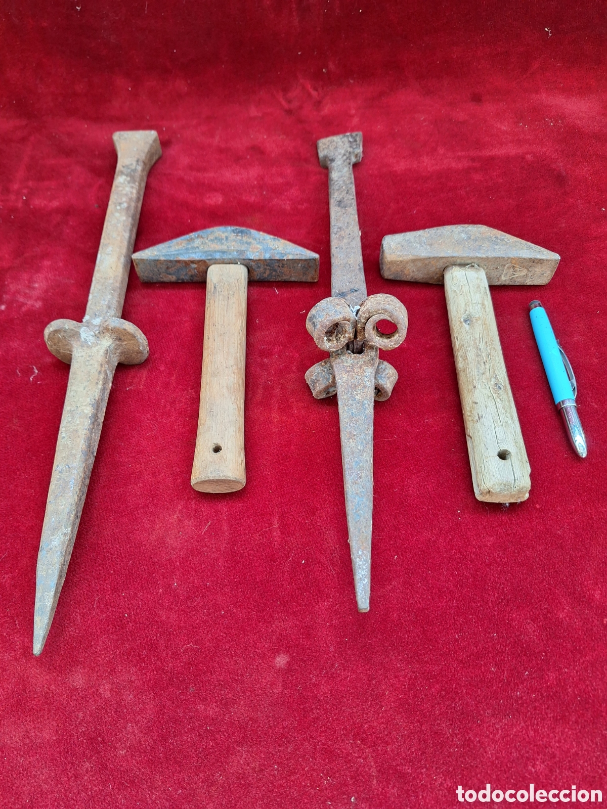 Antig&uuml;edades: Lote 2 juegos antiguos para picar la guada&ntilde;a. Forja!