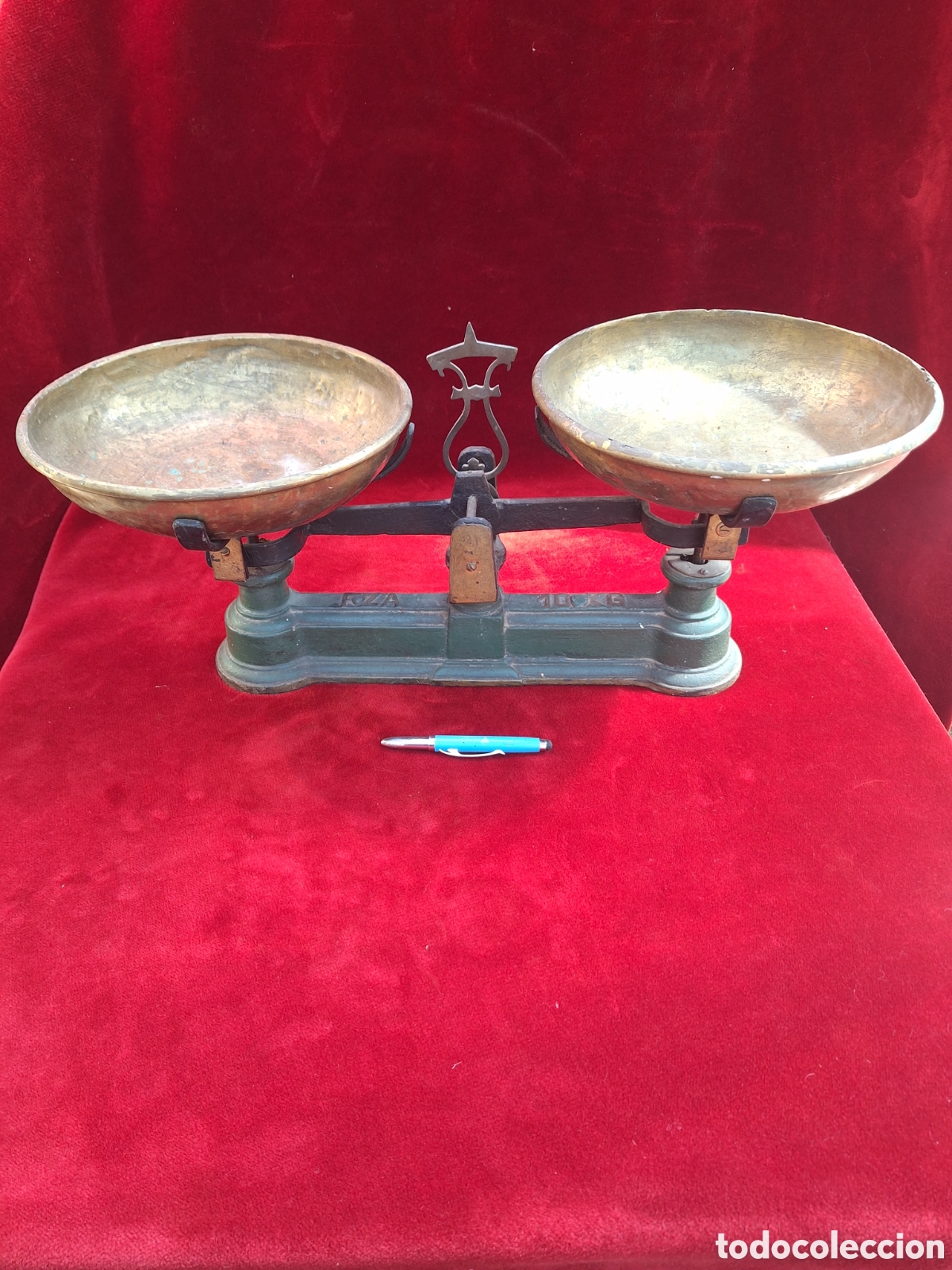 Antig&uuml;edades: Antigua balanza mecanica de hierro fundido.10KG.platos de laton.