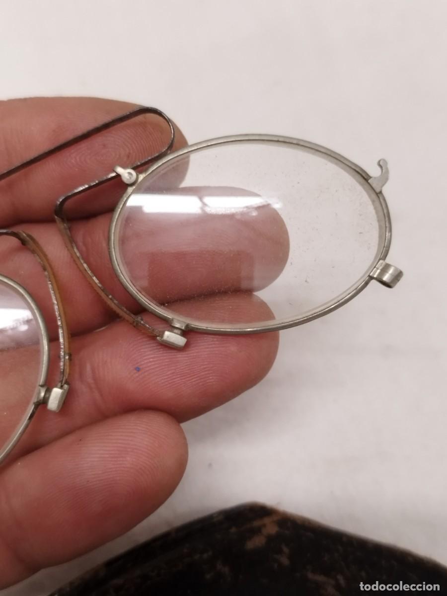 Antig&uuml;edades: Antiguas gafas con su funda. - Foto 3