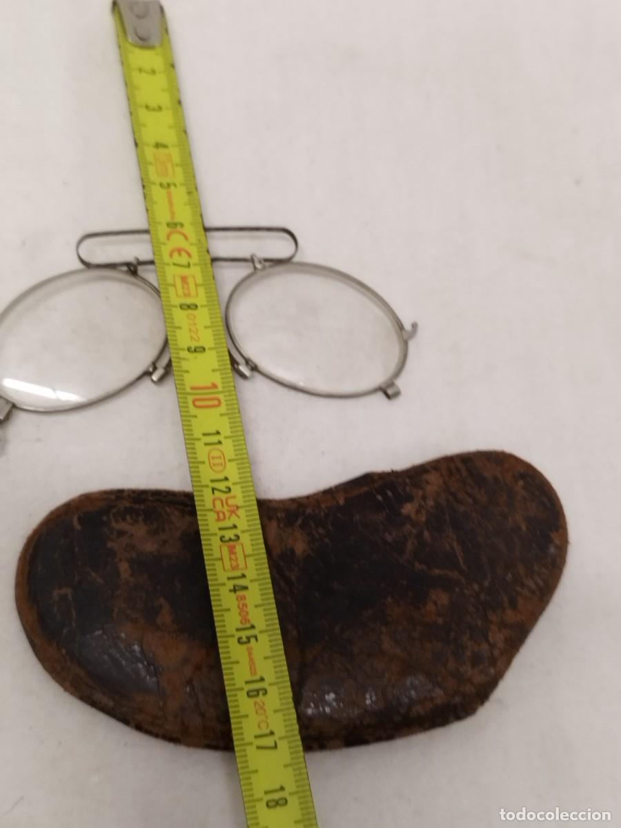 Antig&uuml;edades: Antiguas gafas con su funda. - Foto 9