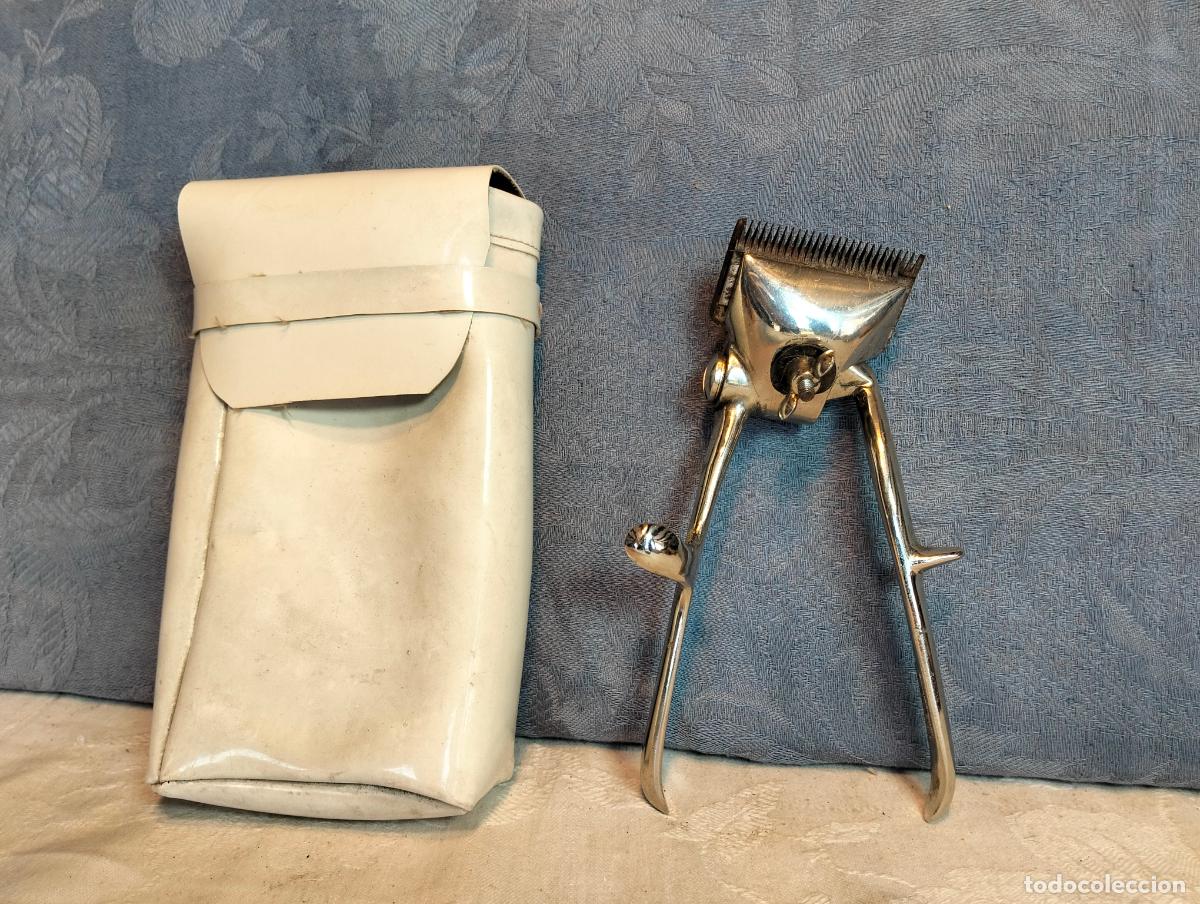 Antig&uuml;edades: M&aacute;quina de cortar el pelo o afeitado maquinilla vintage de metal con funda blanca cortadora