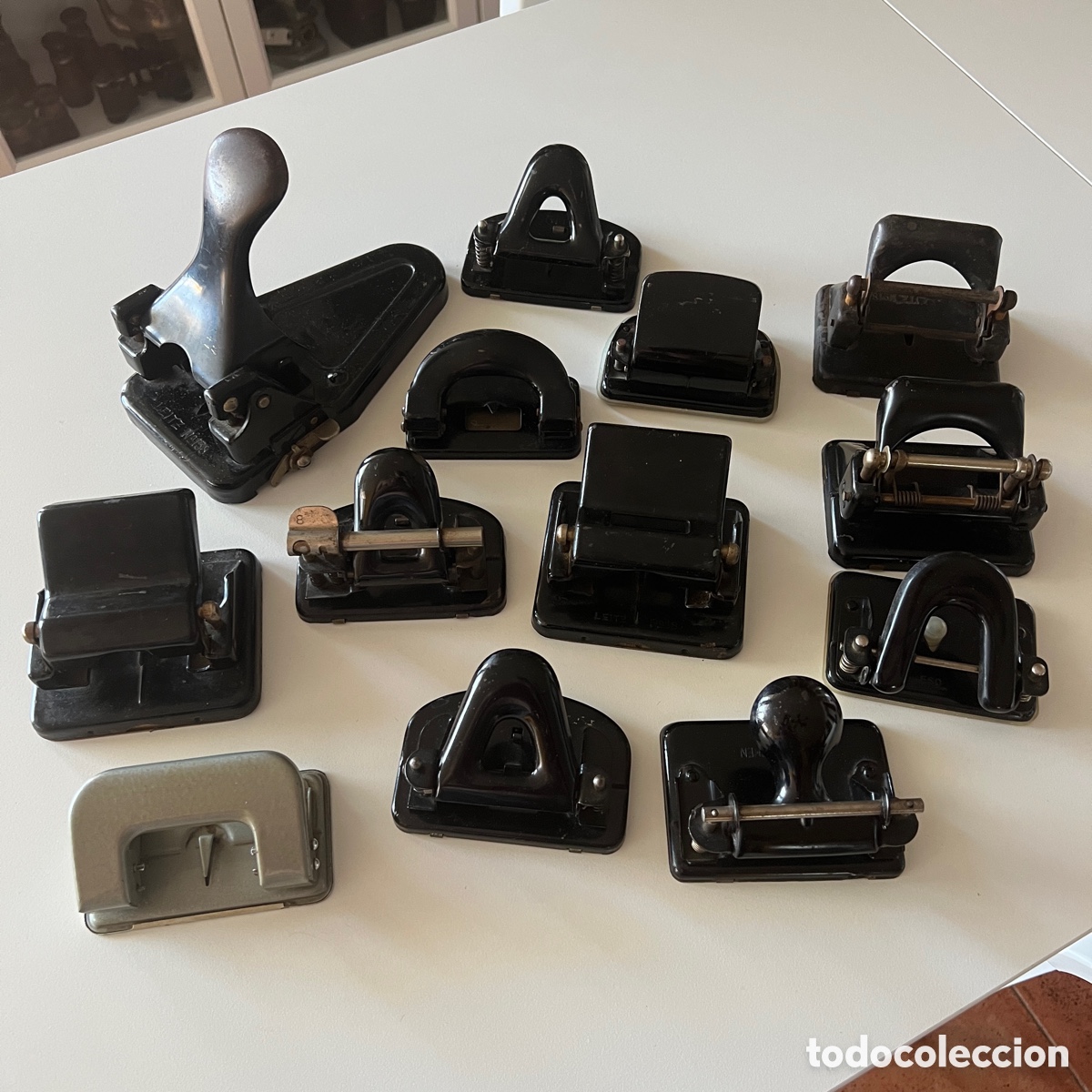 Antiguidades: Colecci&oacute;n perforadoras de papel 1910 a 1960