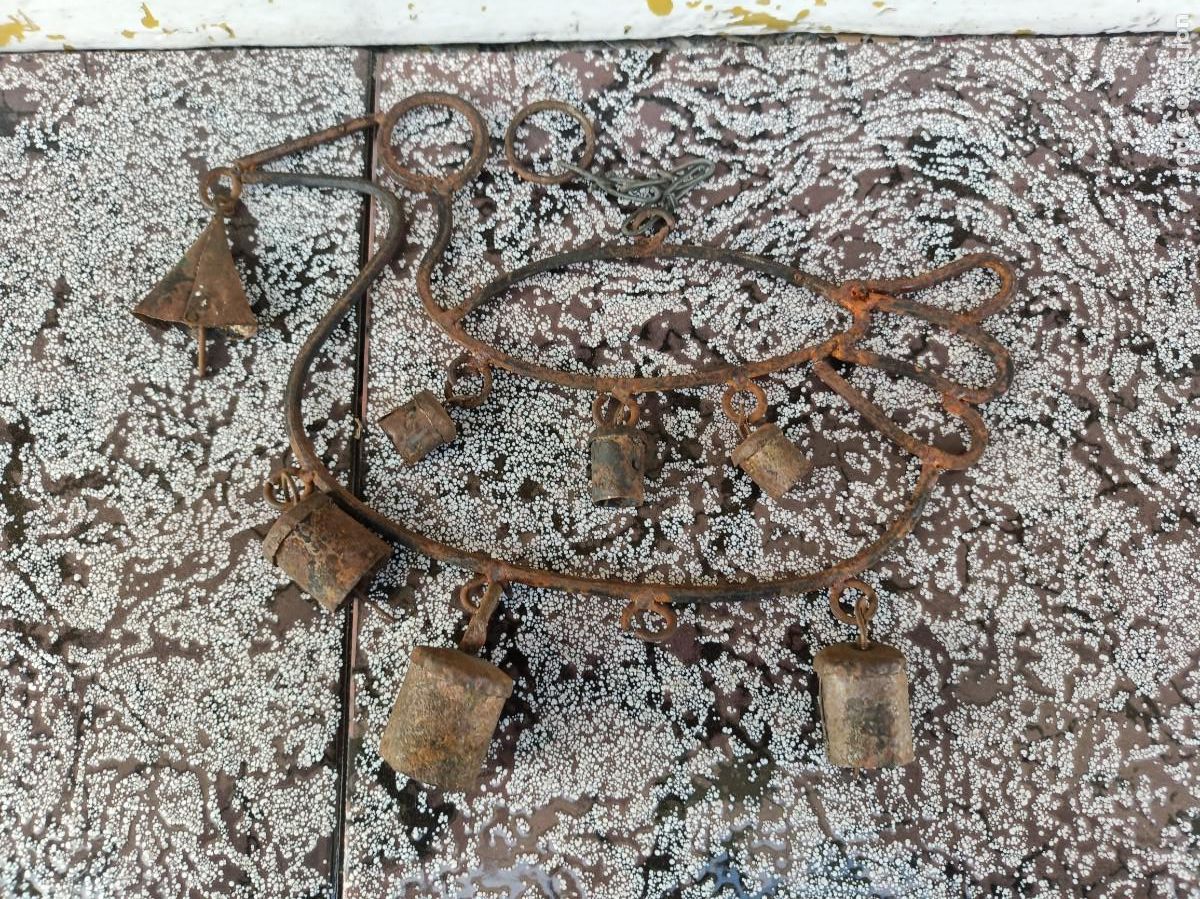 Antig&uuml;edades: ANTIGUO LLAMADOR CENCERRO FORJA GALLO