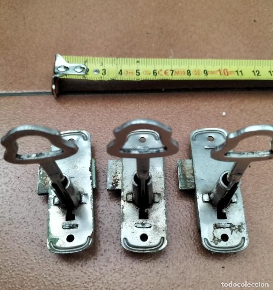 Antiques: Lote 3 cerraduras de armario con llave.A&ntilde;os 40