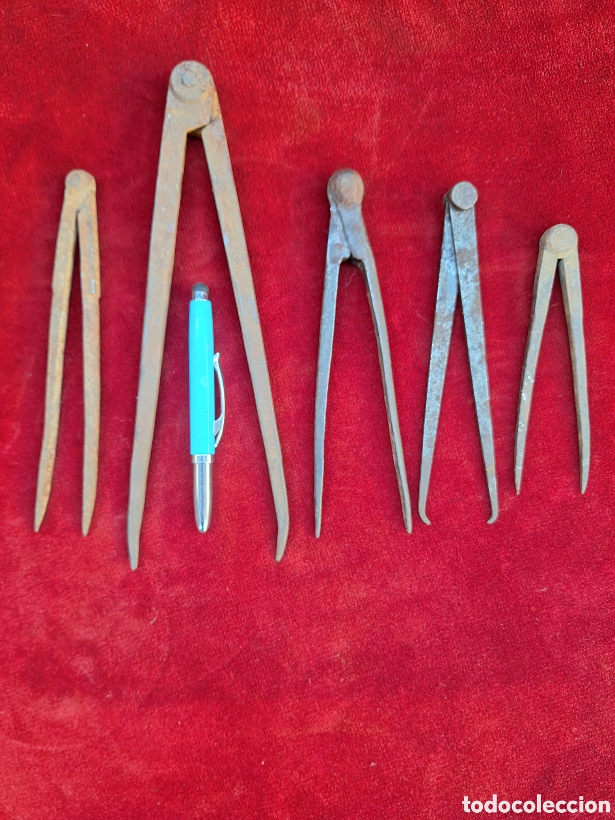 Antig&uuml;edades: Lote 5 compases antiguos, de forja!