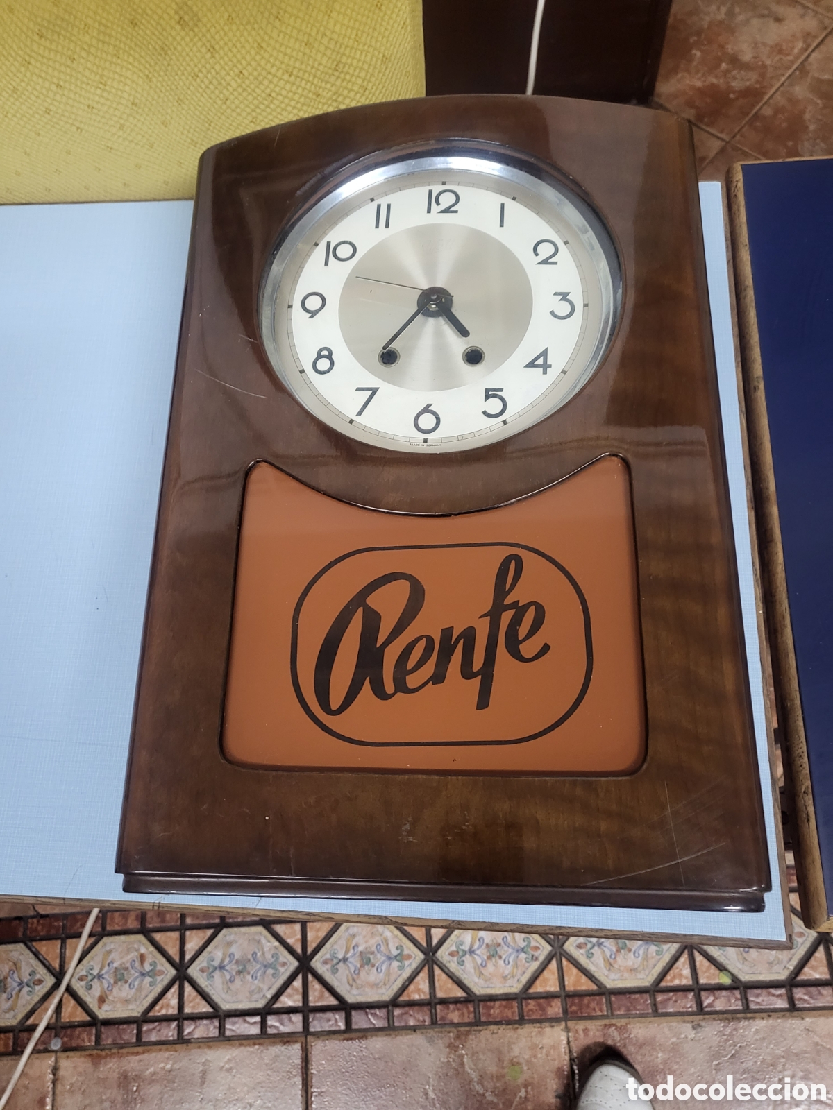 Antiquit&eacute;s: Antiguo reloj de pared renfe