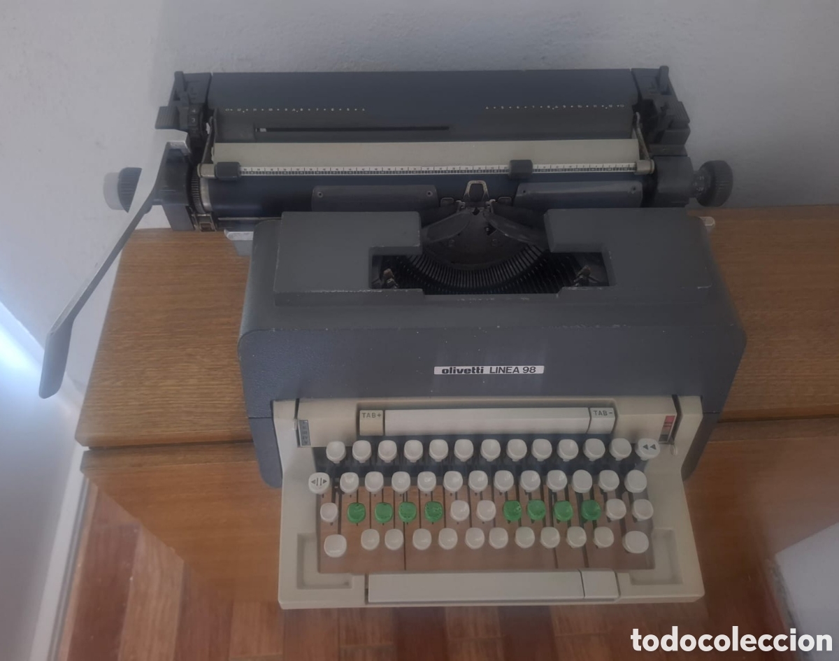 Antig&uuml;edades: Olivetti Linea 98 con teclado para aprendizaje