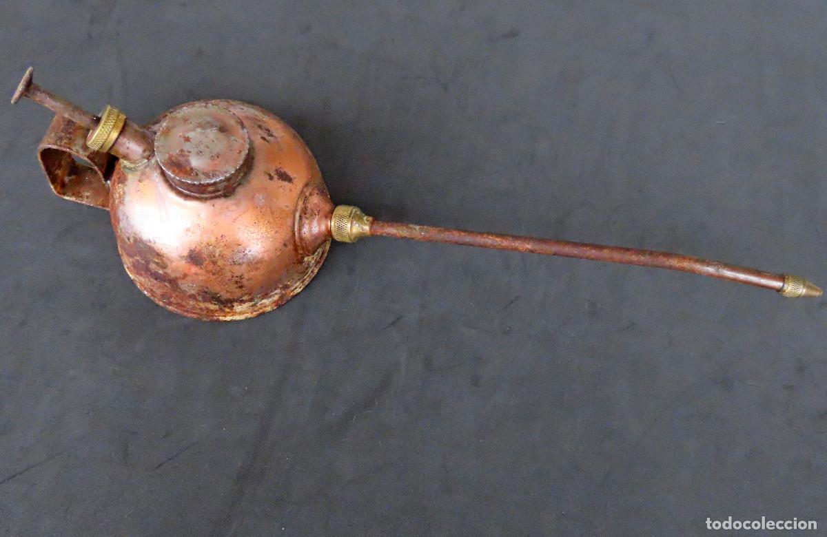 Antig&uuml;edades: Antigua engrasadora o aceitera industrial - Foto 1