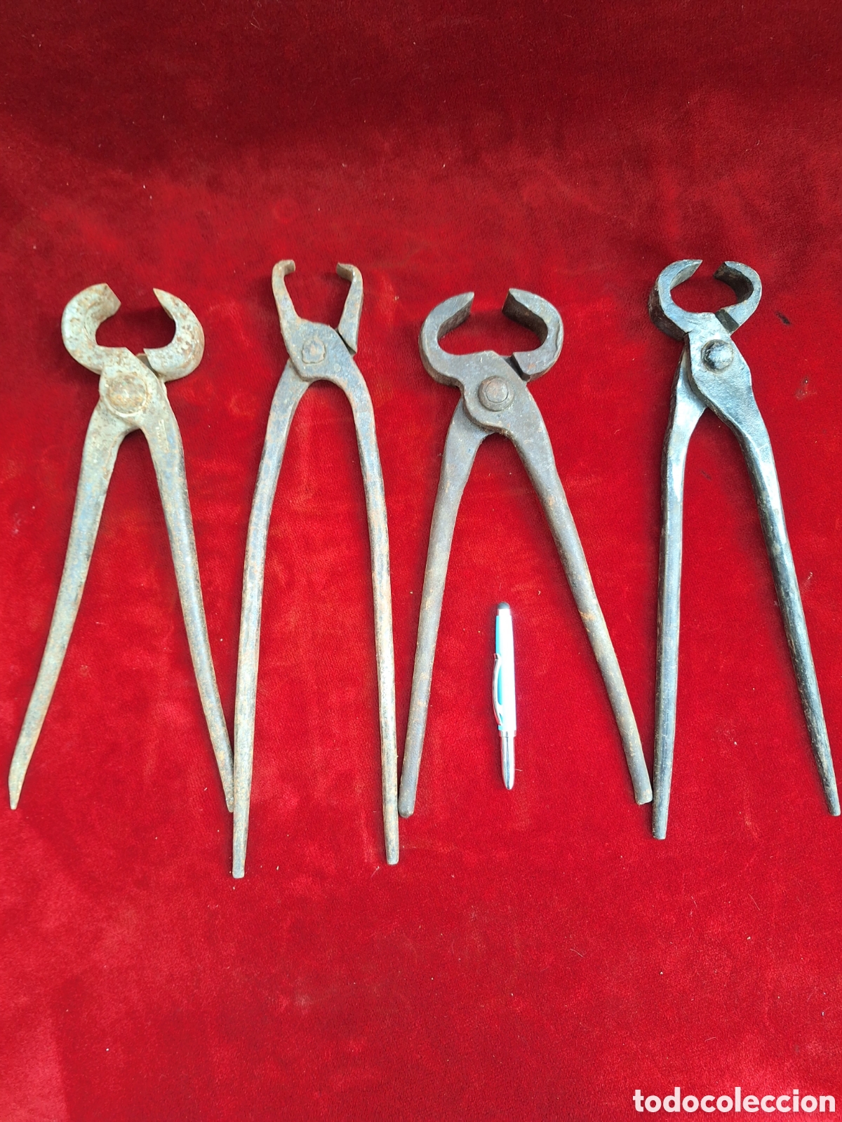 Antig&uuml;edades: Lote 4 antiguas tenazas de herreria. Forja!